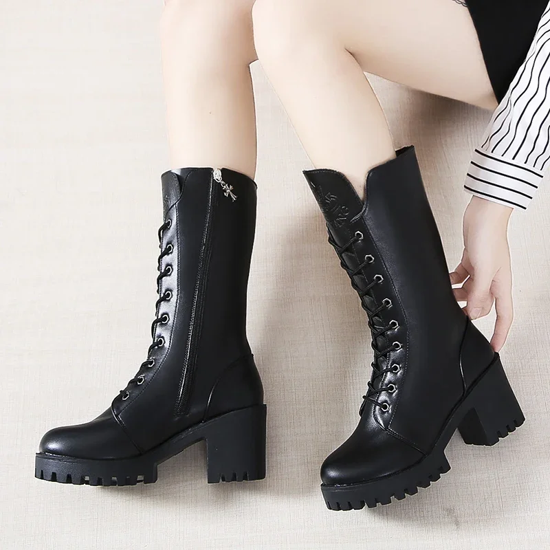 2024 New Mid Length Boots for Women in Spring, Autumn, and Winter Fashionable British Style Side Zipper Round Toe Fashion Boots