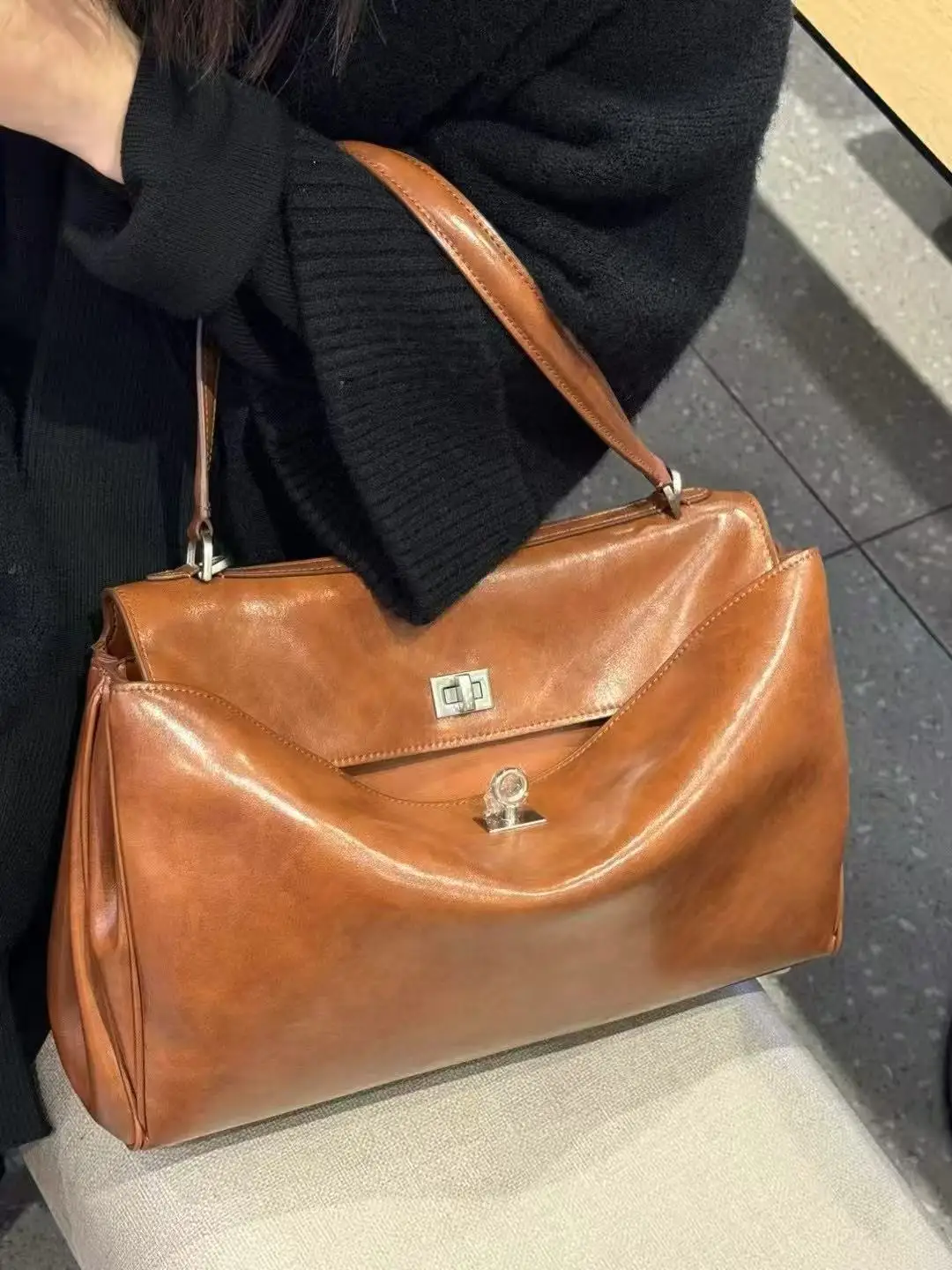 2025 Nieuwe Luxe Merk Dames Handtassen Echt Leder Schoudertassen Dames Retro Zilveren Gesp Bruine Cowboy Tassen Dames Tassen - afbeelding 2