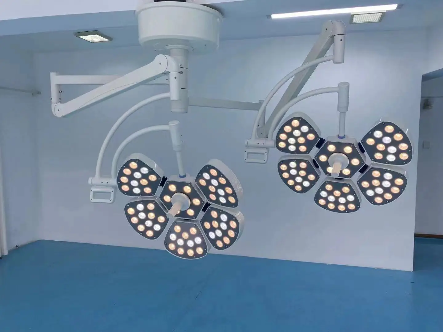 Medical Ceiling LED Shadowless Operating Surgical Light for Hospital Operation Room Theatre Light Ot Light Led Surgical