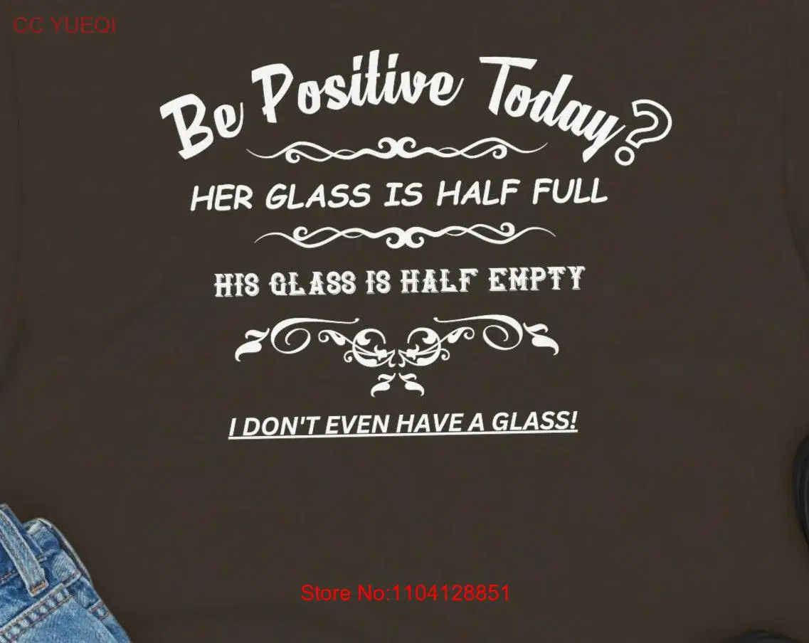 

Будь позитив, я не даже есть стеклянная в половину, полная забавная футболка с цитатой для ее подарка парню, подруге, маме, папе