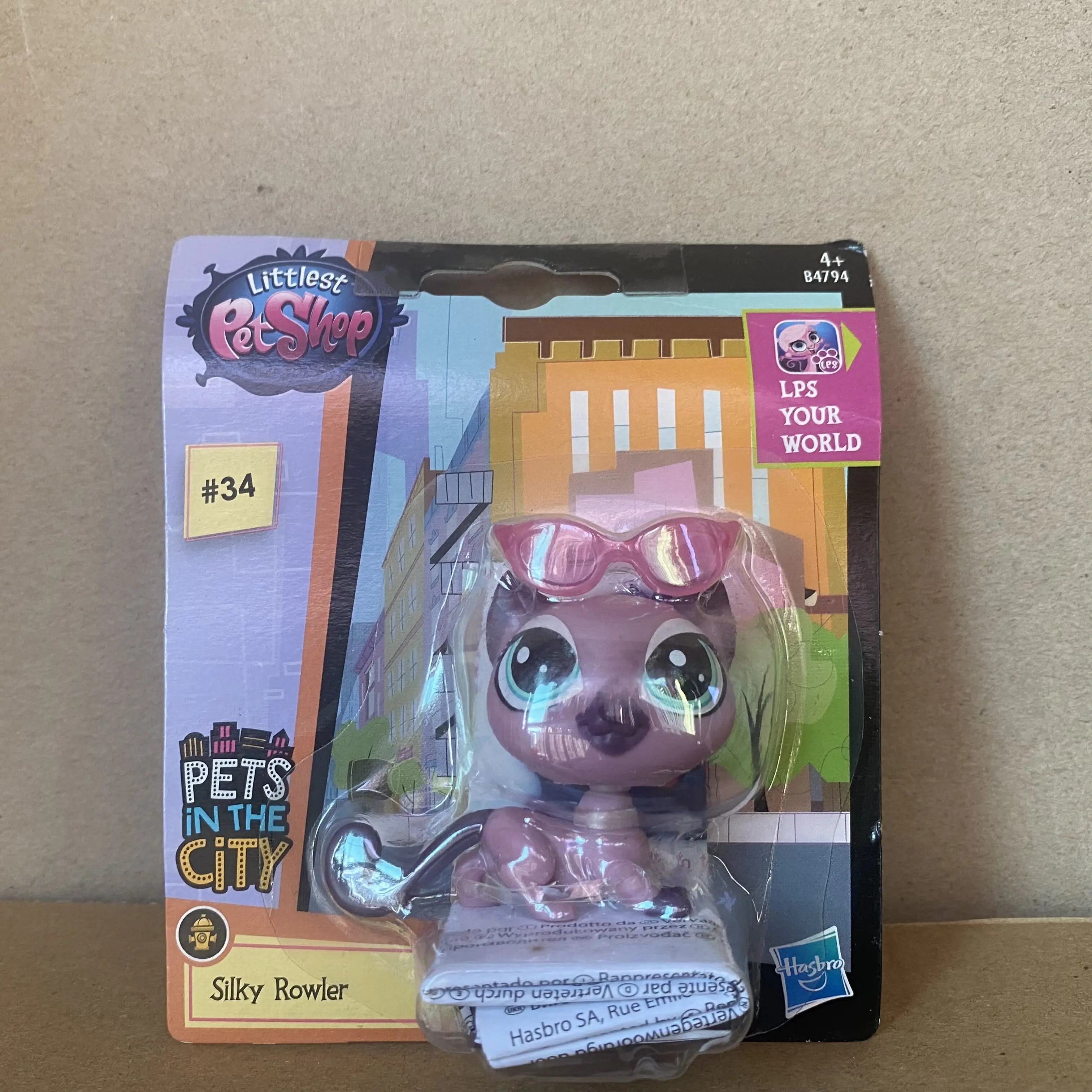 2 INCH  Littlest Pet Shop Pets in The City # 34 Silky ROWLER Purple Cat Christmas toy gift New packaging for shipmen