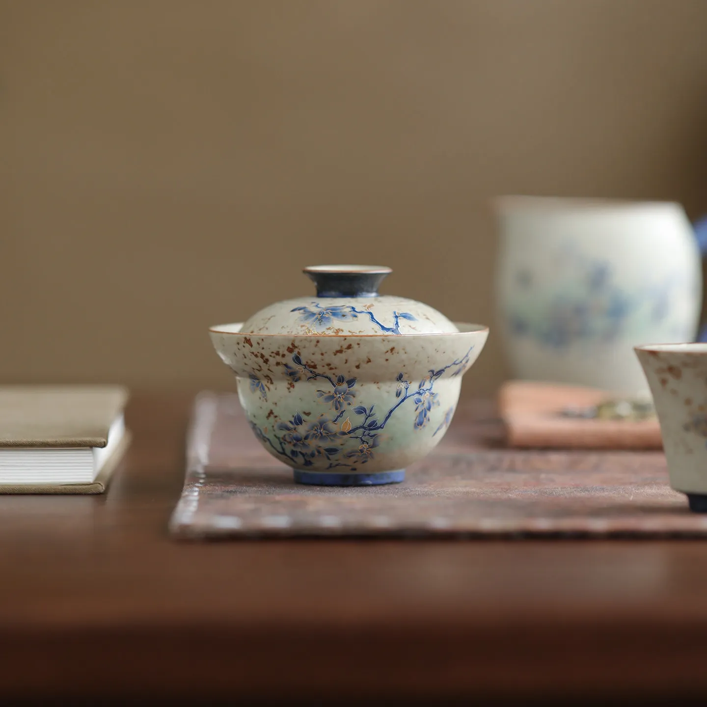 Blue and White Flint Red Magnolia Gourd Gaiwan, Large Ceramic Tea Bowl in Gift Box for Gongfu Brewing and Home Tea Tables