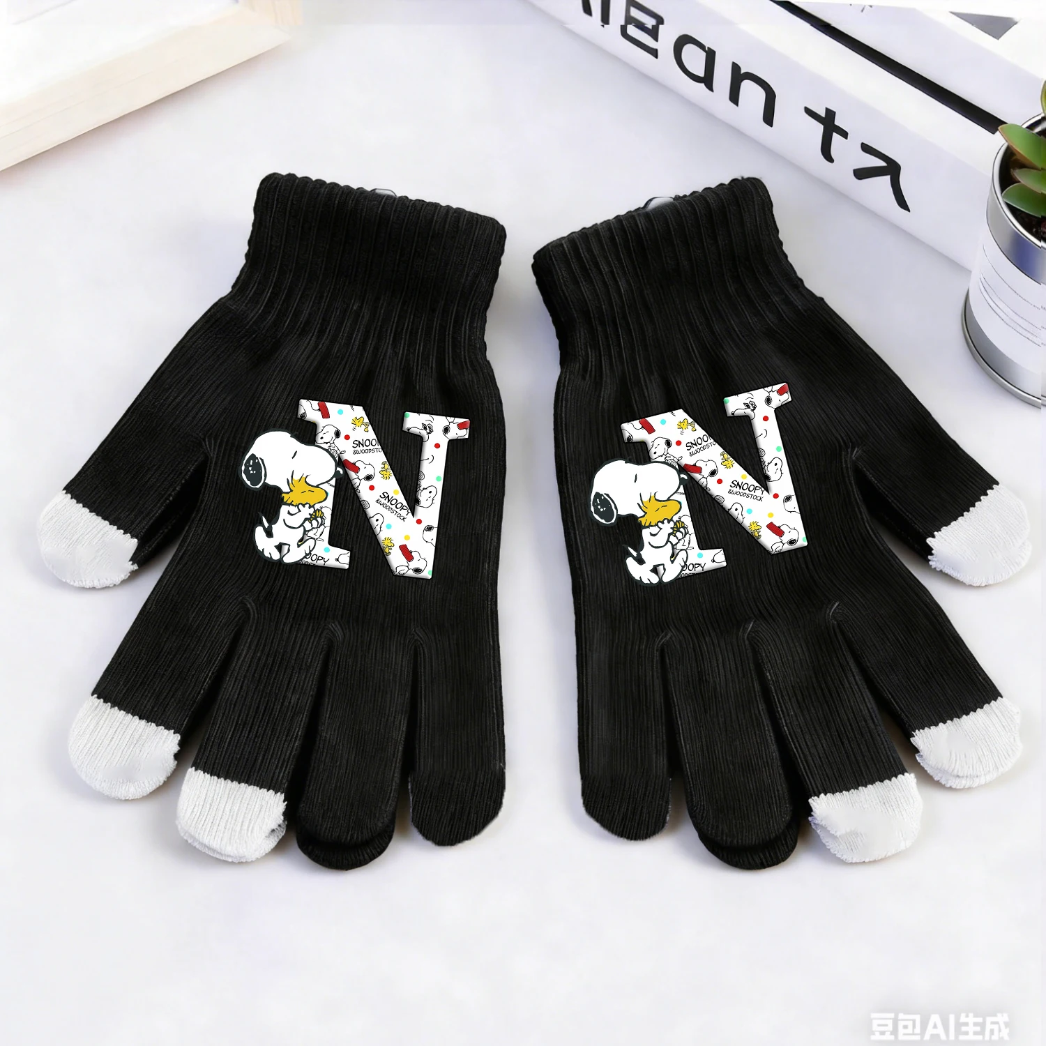 

Черные вязаные перчатки Снупи для девочек и мальчиков, перчатки с мультяшными буквами, милые зимние теплые перчатки в стиле аниме, аксессуары, подарок на день рождения для детей