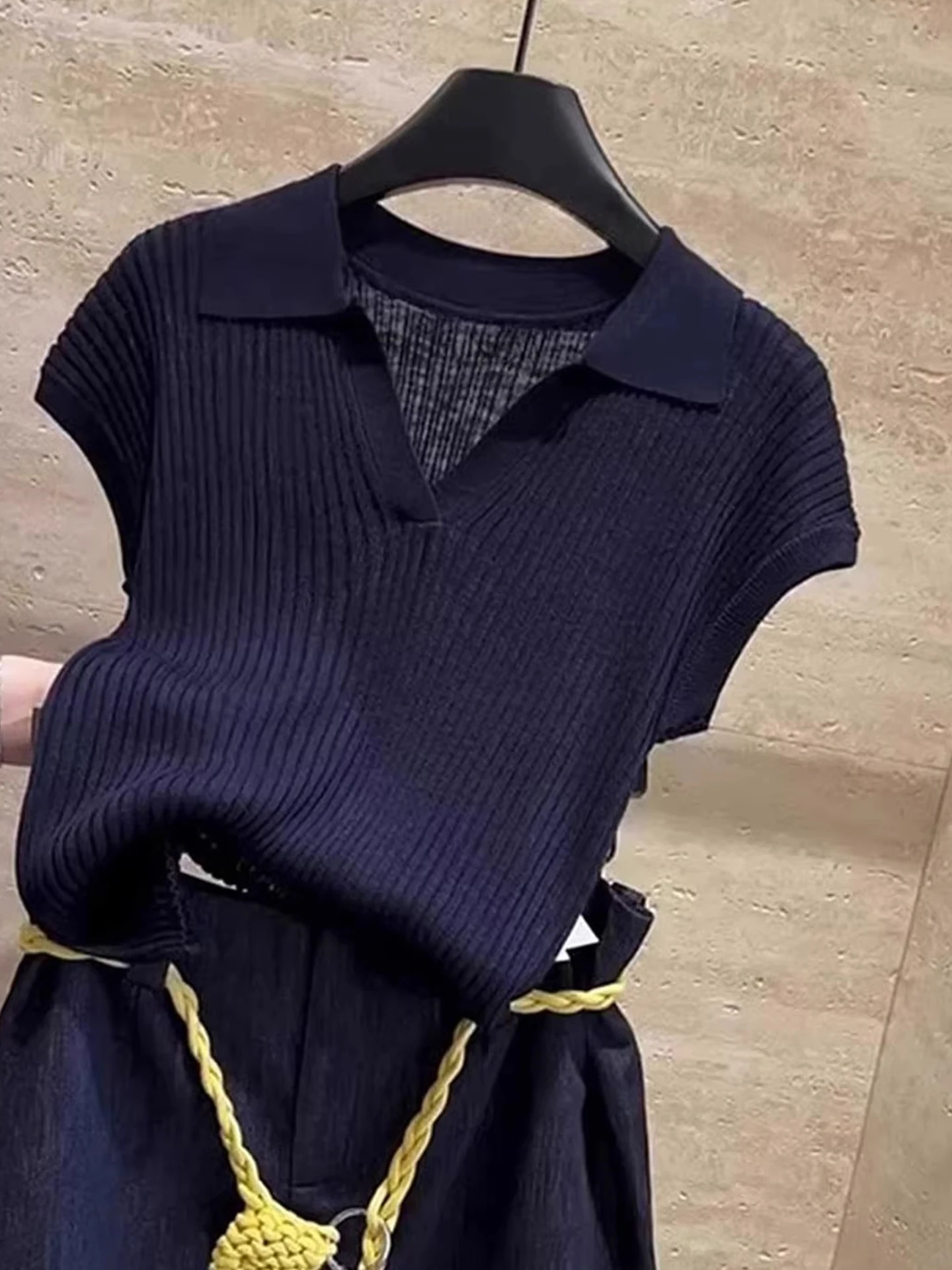 

Вязаный топ из ледяного шелка с коротким рукавом, однотонный, в корейском стиле, летний, стройнящий, модный женский топ, удобная повседневная одежда