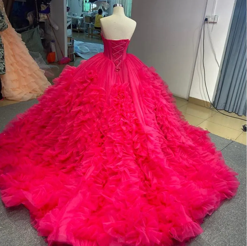 Vestido de baile rosa fucsia para quinceañera, corsé de cristal de lujo con cordones, falda con volantes, vestido de princesa de 15 años