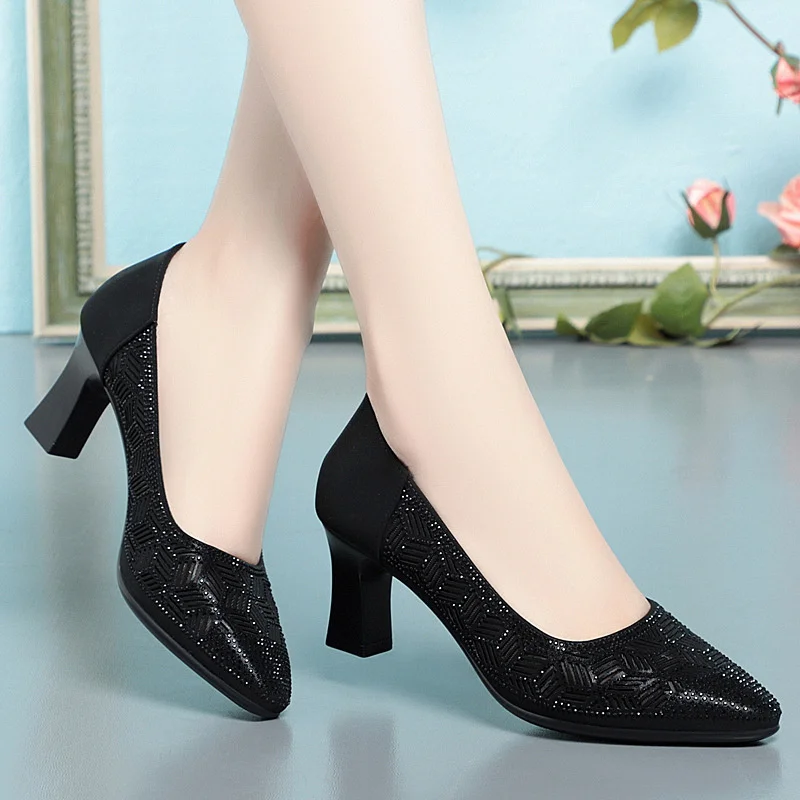 2024 neue Sommer mode Pumps Strass Mesh Hohl ausschnitte Frauen Kristall lässig spitze Spitze High Heel Lederschuhe