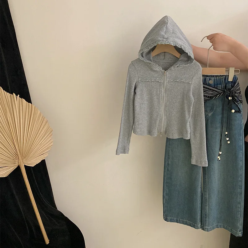 

Korean Girls 2025 Autumn New Versatile Hooded Knitted Zipper Sweatshirt Fart Curtain Jeans Children Clothing
