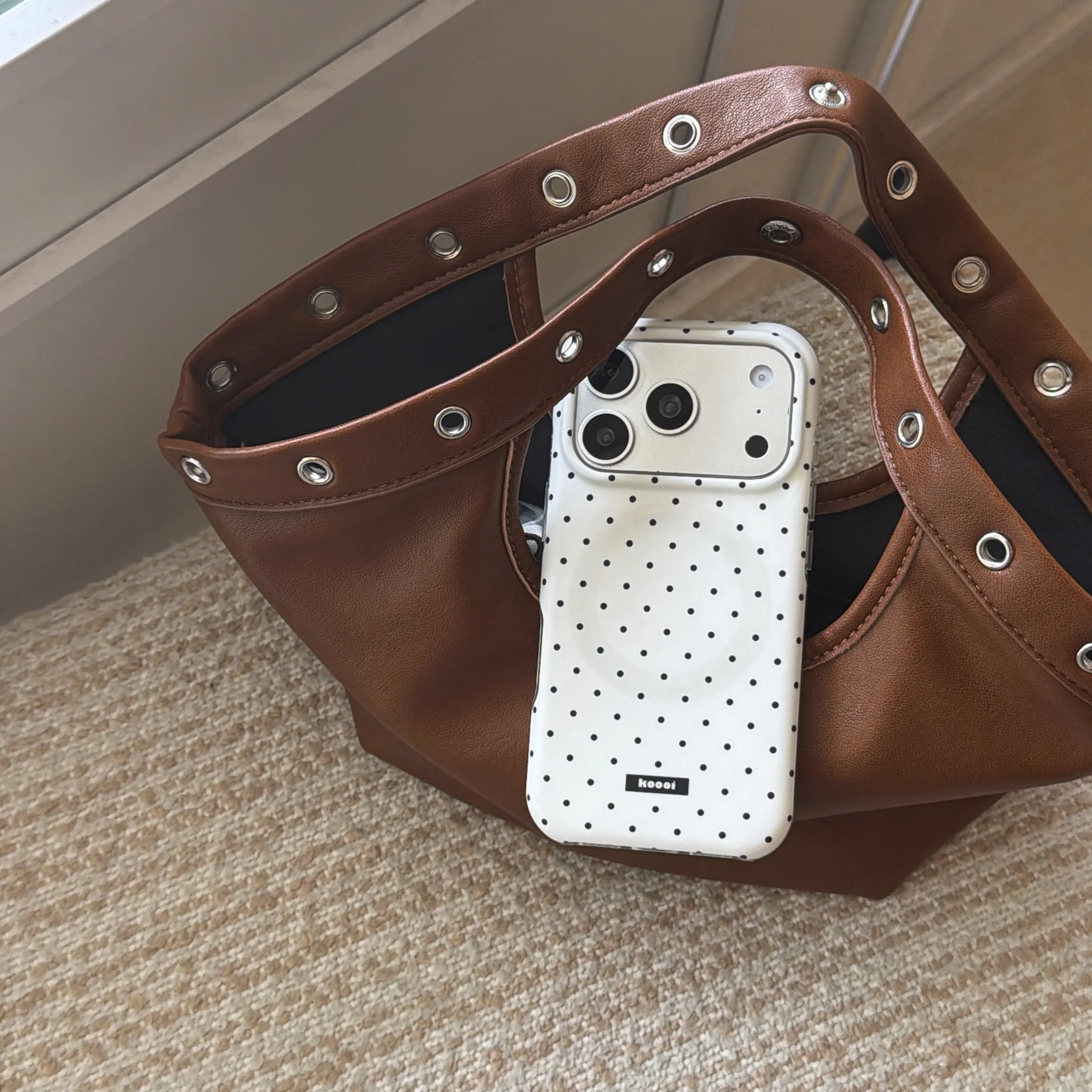 Capa protetora magnética para iPhone, azul, rosa e branca, suporta carregamento sem fio, capa fina à prova de choque para a série iPhone.