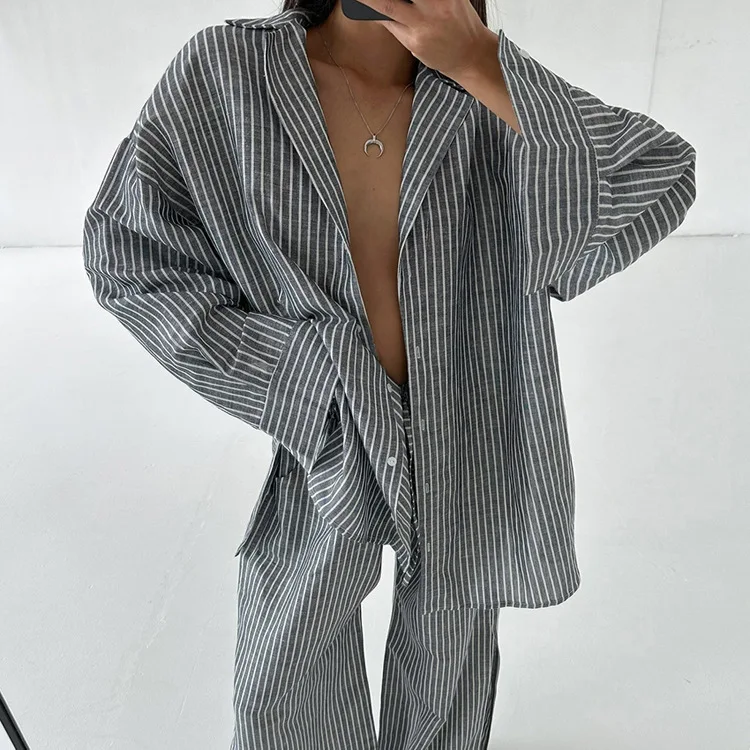 

2026 Модный комплект из двух предметов, свободный повседневный костюм в полоску для женщин с рубашкой с длинными рукавами и лацканами + широкие брюки