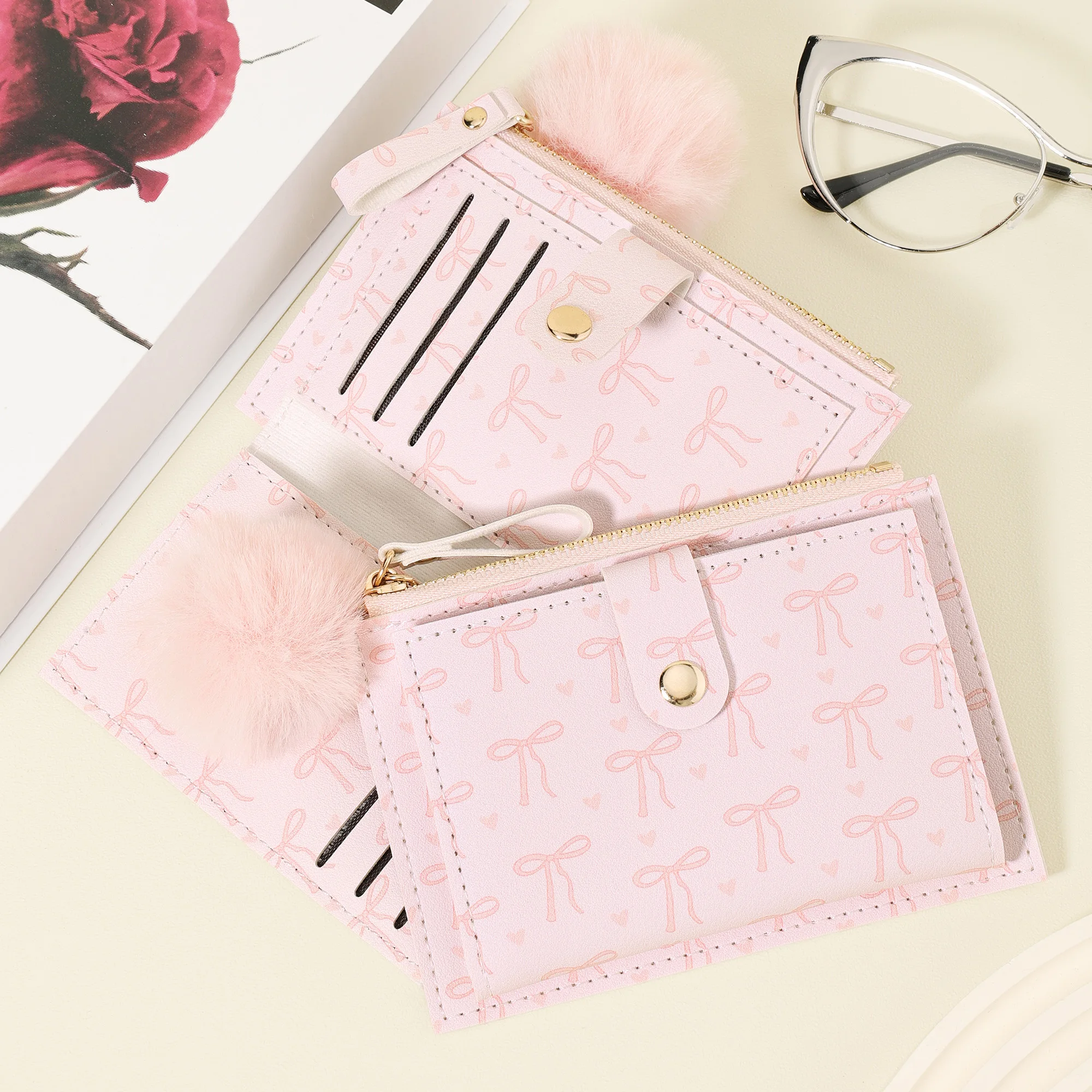Fashionable and minimalist short double stack wallet, Adorned with a Delicate Pom-pom, Lightweight portable small credit card ho