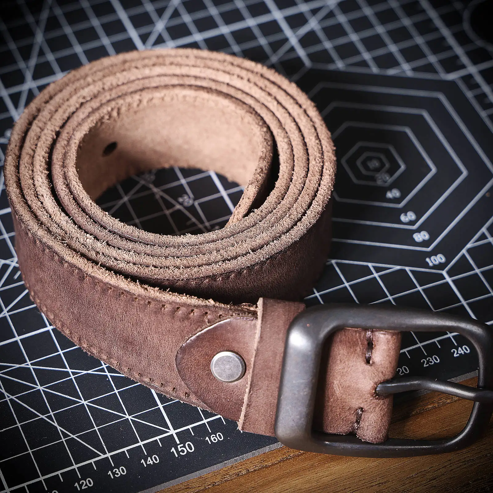 Echtleder-Herrengürtel aus Rindsleder, italienisches dickes Leder mit Geschenkbox, vielseitiger Retro-Jeansgürtel für Herren, ideale Wahl als Geschenk. – Detail 17