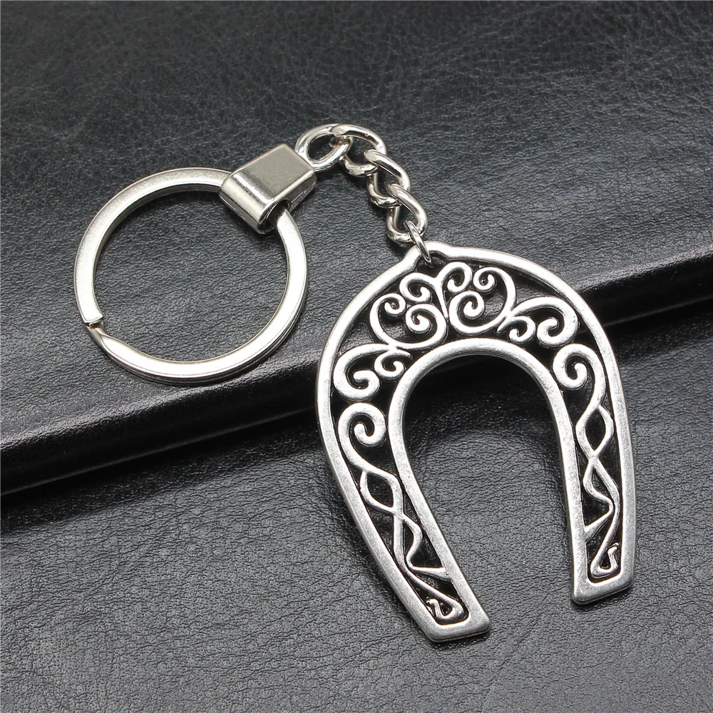 Men Jewelry Gift Vintage Antique Silver Color 50x39mm Oversized Hollow Horseshoe Pendants Keychain Keyring Holder