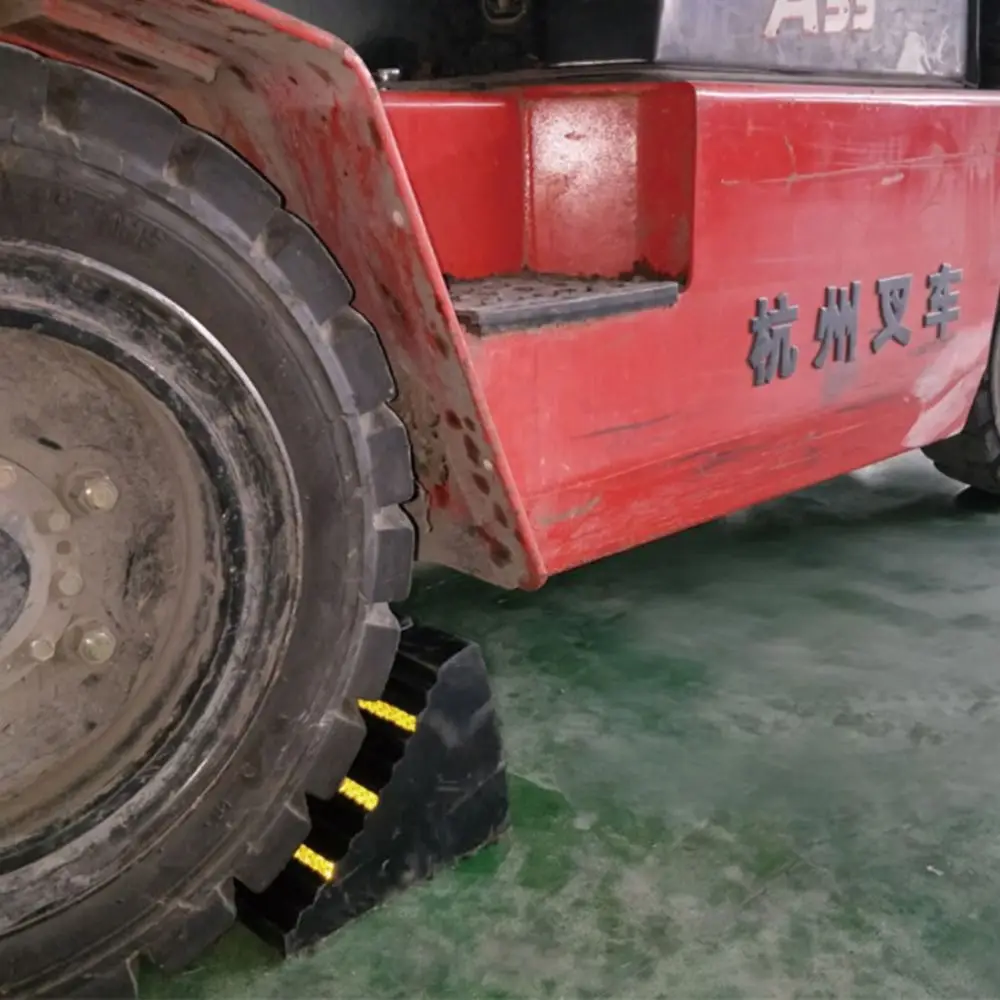 

Black Wheel Chocks Heavy Duty Triangular Slope Design Tire Slips Stopper Durable Rubber Parking Aid Vehicle Wheel Stoppers