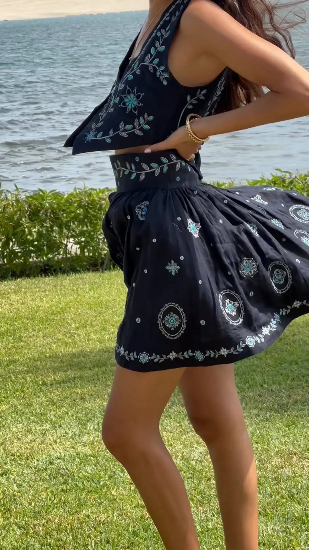 Ensemble gilet en lin brodé lourd de Style bohème pour femmes + Mini jupe taille haute