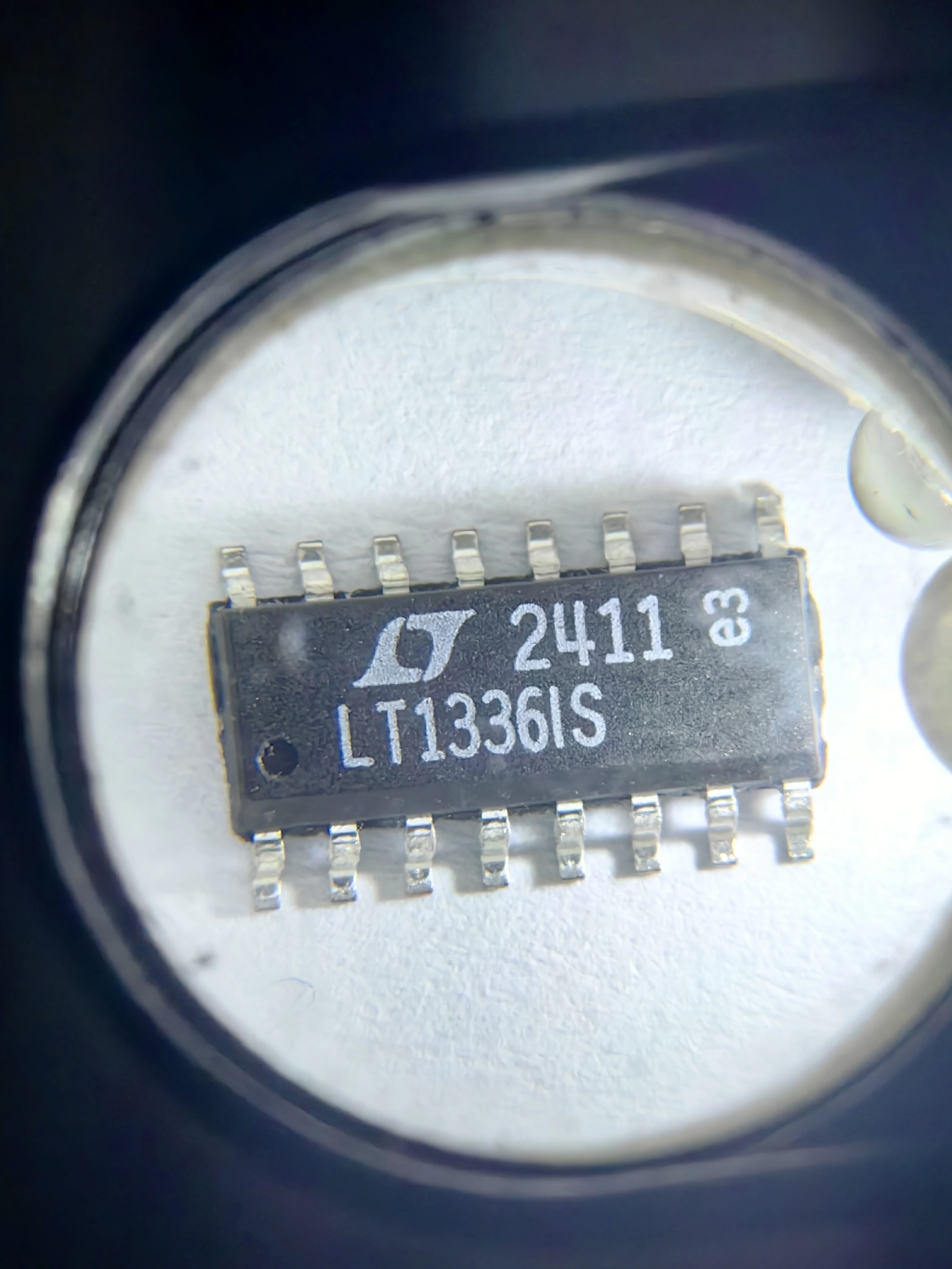 LT1336CS LT1336IS LT1336 - برنامج تشغيل MOSFET للطاقة نصف جسر N مع منظم معزز