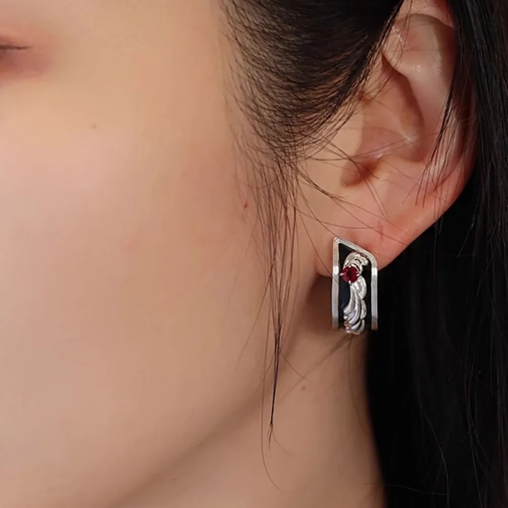 Punk Knight Style Black Enamel Inlay Red Imitation Ruby‑5A Zircon Feather Hoop Earrings for Men Women Click‑Lock Earring Jewelry