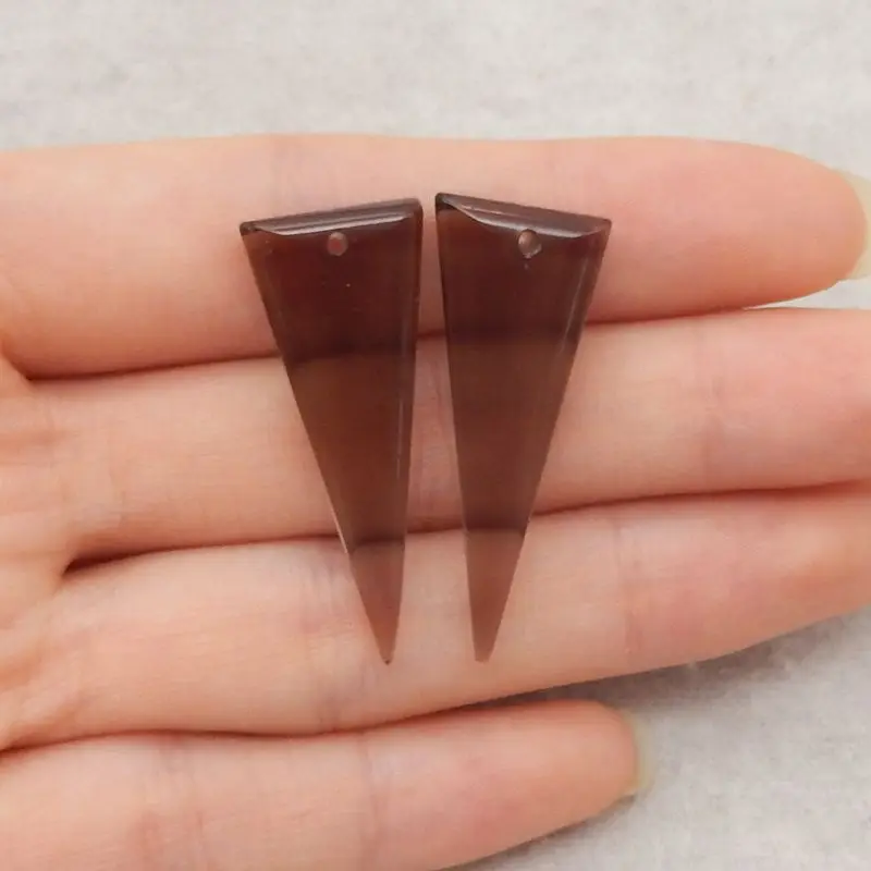 

Пара треугольных драгоценных камней дымчатого кварца землистых тонов для уникальных кустарных украшений и модных дизайнов 34x14x5 мм-5,2 г