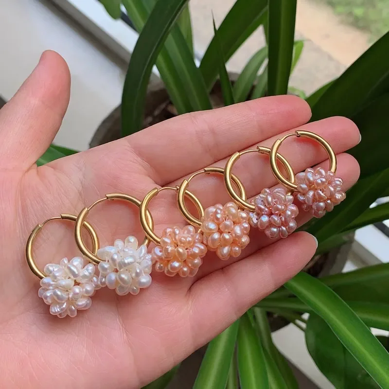

Fashion Stainless Steel Hoop Earrings Cluster Flower Ball Drop Natural Freshwater Pearl Ear Loop Earring for Women Wedding Party