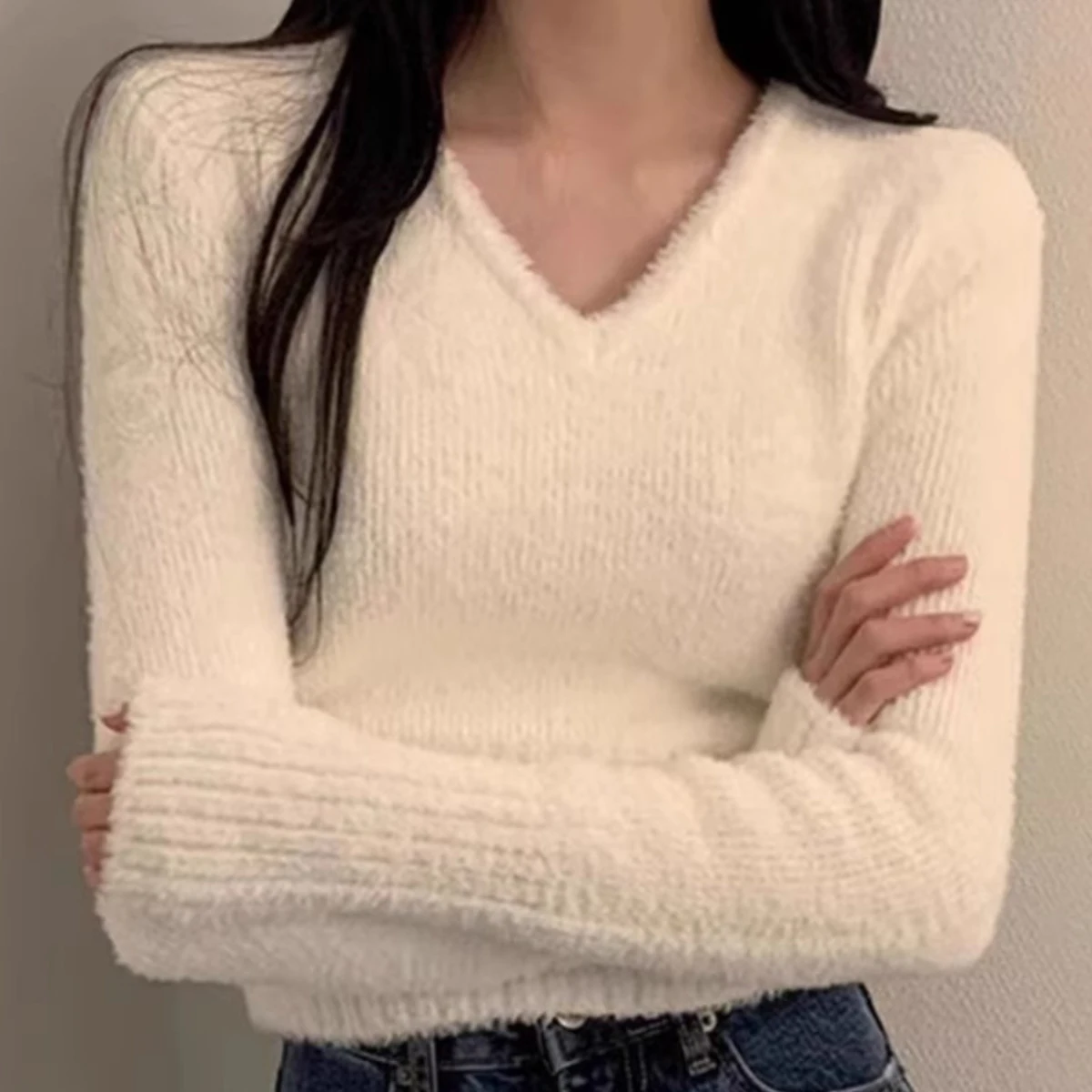 

Women V-neck Knitted Sweater Flare Long Sleeves Design Spring Autumn New Soft Sweater High Grade Interior Short Style Top