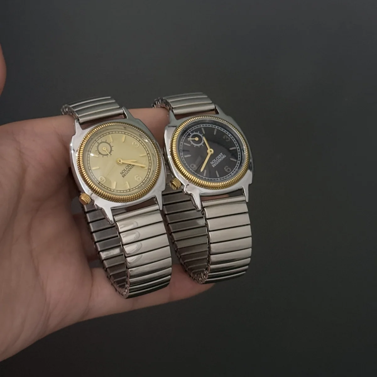 Orologio al quarzo da donna Serie stile vintage Diametro 35 mm e spessore 10 mm Bracciale a molla con due punti e mezzi 3 ATM