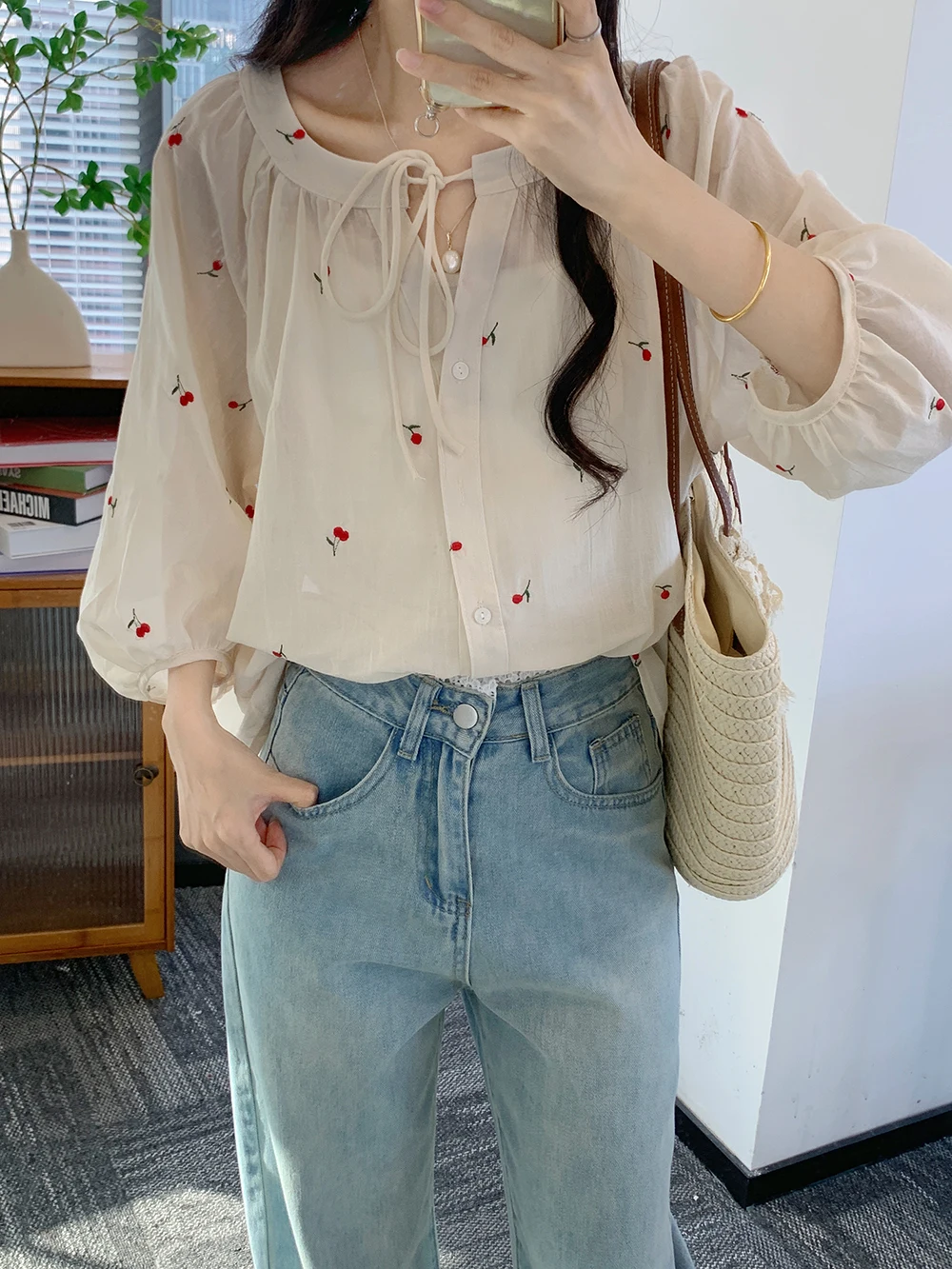 

Summer New Loose Slim round Ne Ribbon irt Women's High Sense Embroidered ort Sve Color Small irt Commute Sle