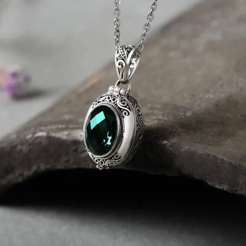 Gawu Box Pendant Green/red Crystal Setting Openable Photo Box Necklace Vintage Memorial Jewelry Birthday Gift for Women