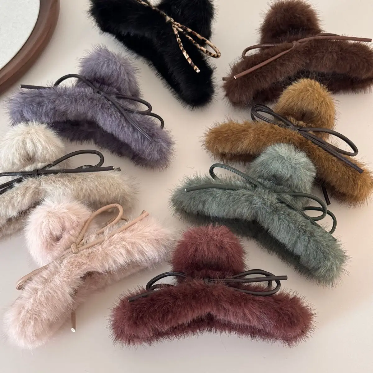 

French Style Warm Plush Leather Bow Hair Claw Korean Fashion Exquisite Shark Clip Large Ponytail Holder At The Back of The Head