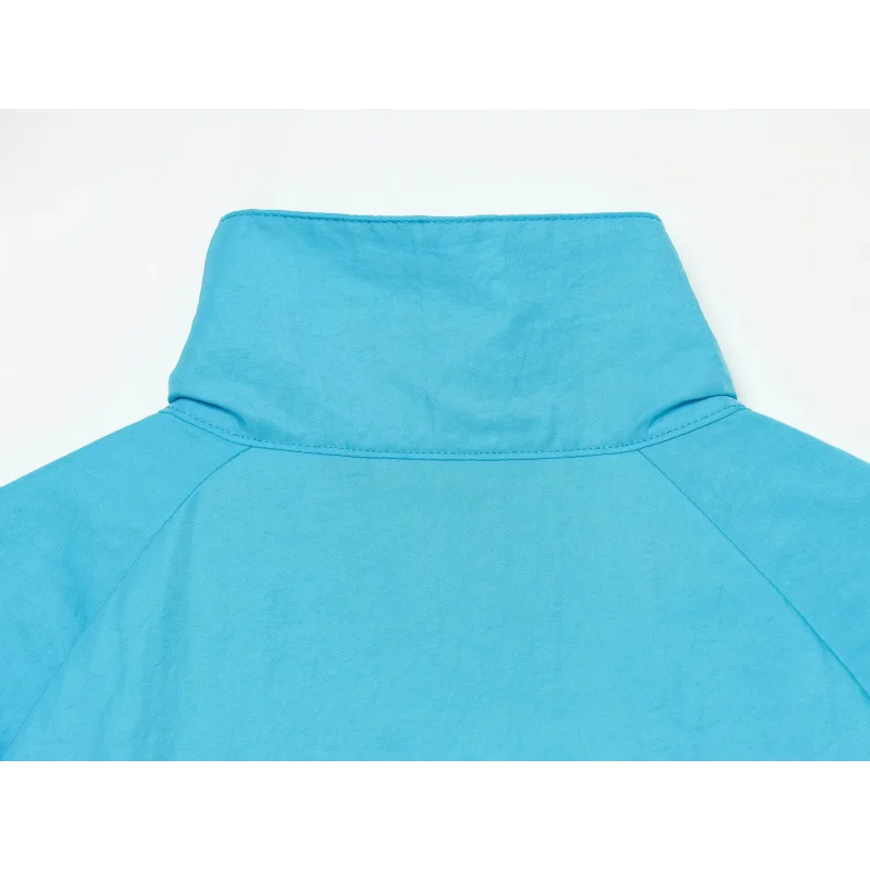 Damen-Cropped-Jacke mit durchgehendem Reißverschluss, Stehkragen, Raglanärmeln, elastischen Bündchen, aus technischem Stoff, leicht, windabweisend, Freizeitjacke – Detail 14