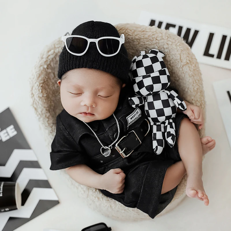 Newborn Photography Outfit Hip-Hop Theme Cool Boy Clothing Hat Glasses Necklace Bear Doll Photography Props Baby Photoshoot Prop