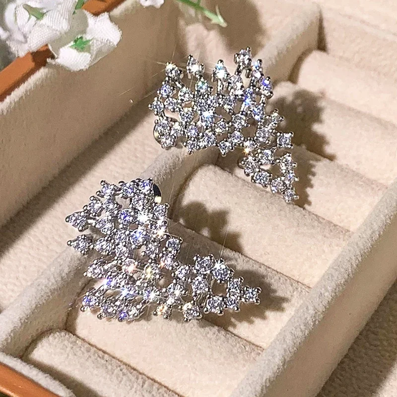 Huitan wspaniałe damskie kolczyki sztyfty pełne z małą cyrkonią sześcienną Bling Bling kobiece akcesoria wesele modna biżuteria