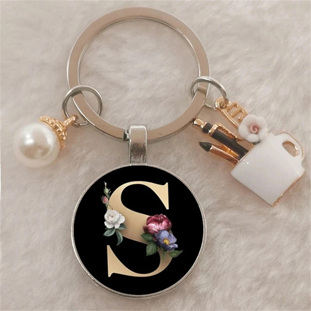 Key Holder Exquisite  26 Initials A to Z Circular Pendant Keychain Luxury Pearl Decor Keyring Fashion Car Key Holder Couple Gift