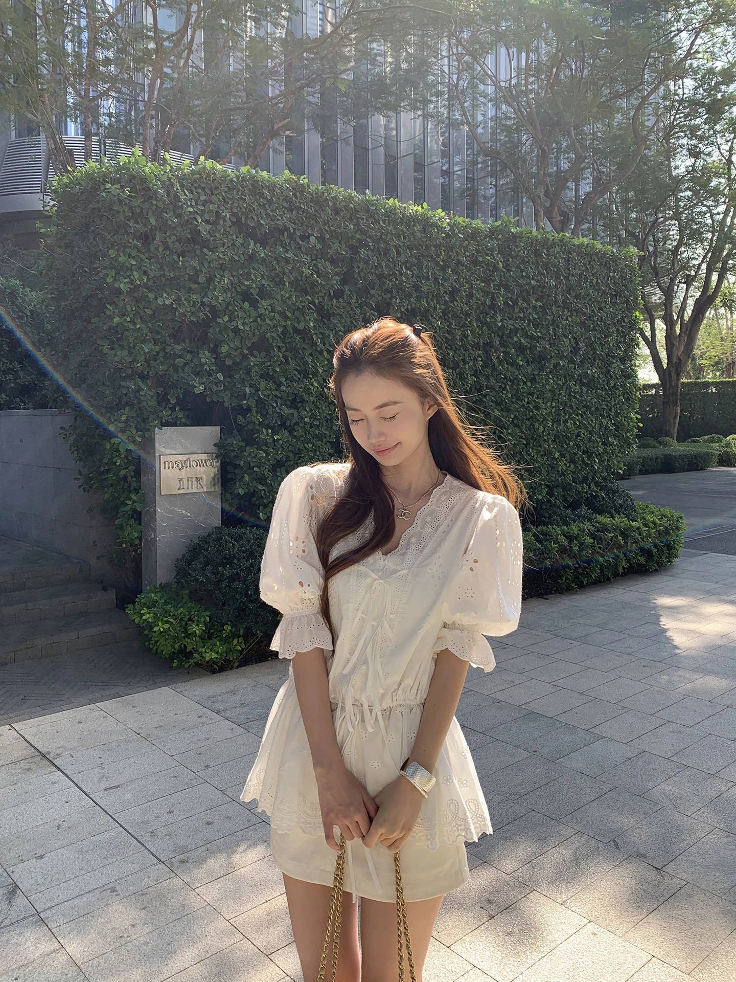 

Элегантная белая кружевная блузка женская с V-образным вырезом без рукавов из смесового хлопка, деловой повседневный стиль, модная летняя новинка 2026 года