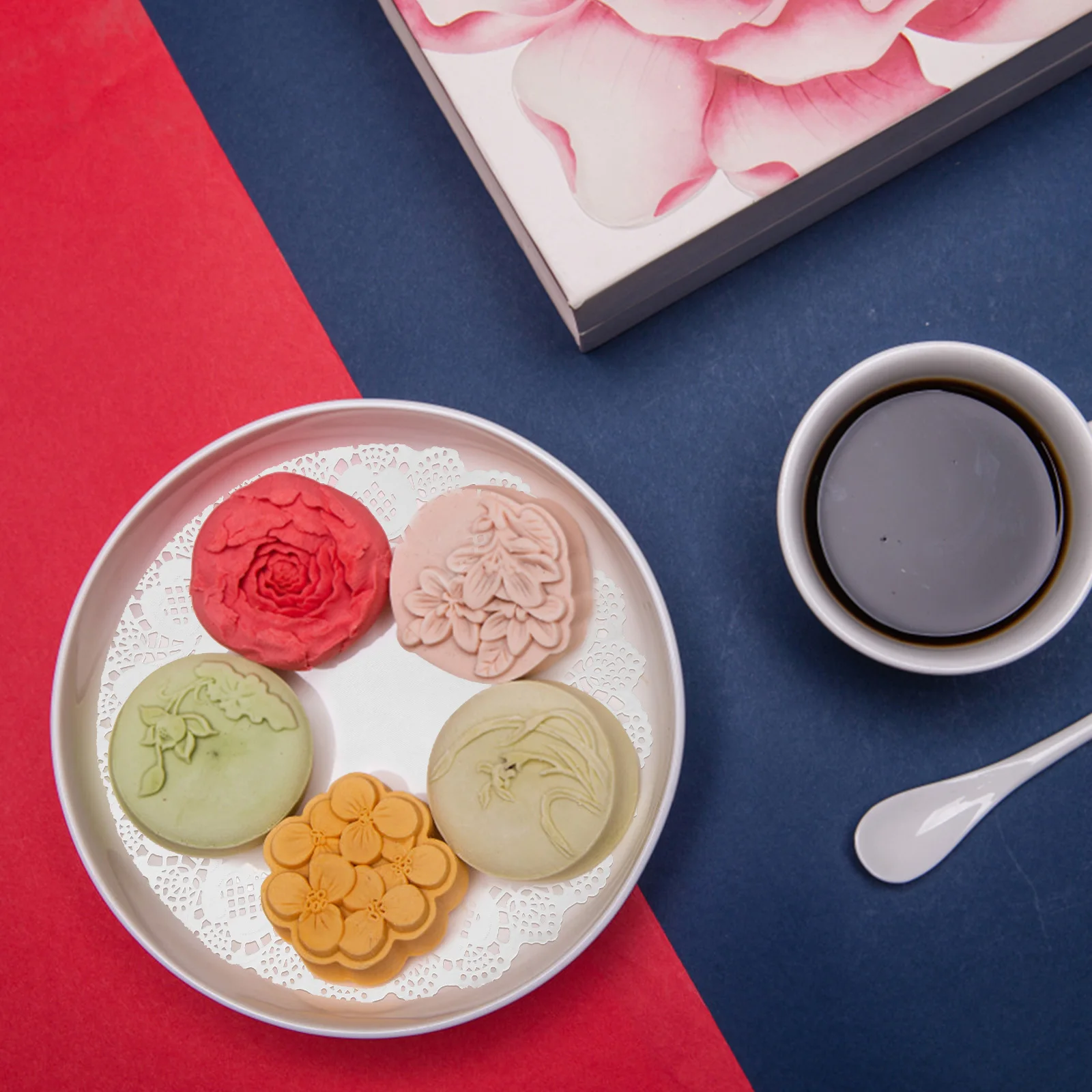 

100 pcs Round Baking Premium Lace Mats Non-Stick Surface For Cakes Cupcakes Cookies Bakery Kitchen Decorative Use Doilies Lace