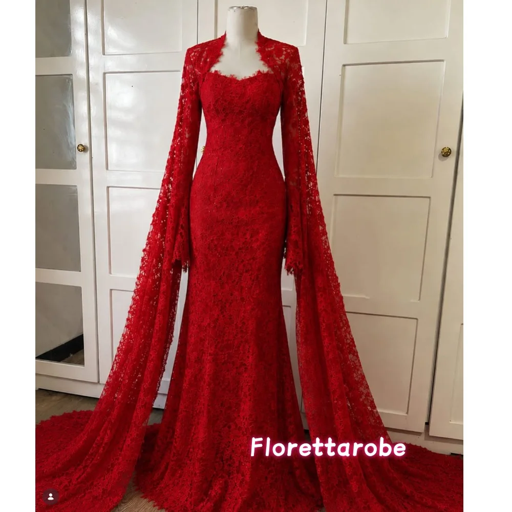 Maßgeschneidertes rotes trägerloses Spitzen-Meerjungfrauen-Abschlussballkleid mit Glockenärmel-Jacke und Schleppe, formelle Abendkleider, Vestidos de Noche
