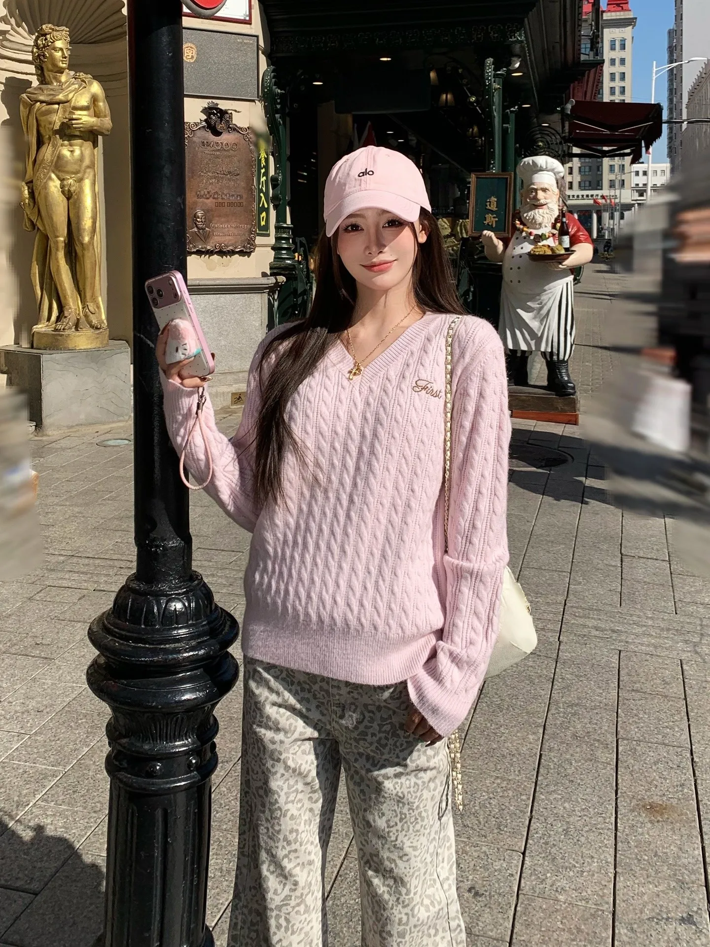 

ER Lazy Girl Pink V-Ne Knitted Twist Sweater Women's Long Sve Overhead Top for Autumn And Winter Casual Comfortable Loos...
