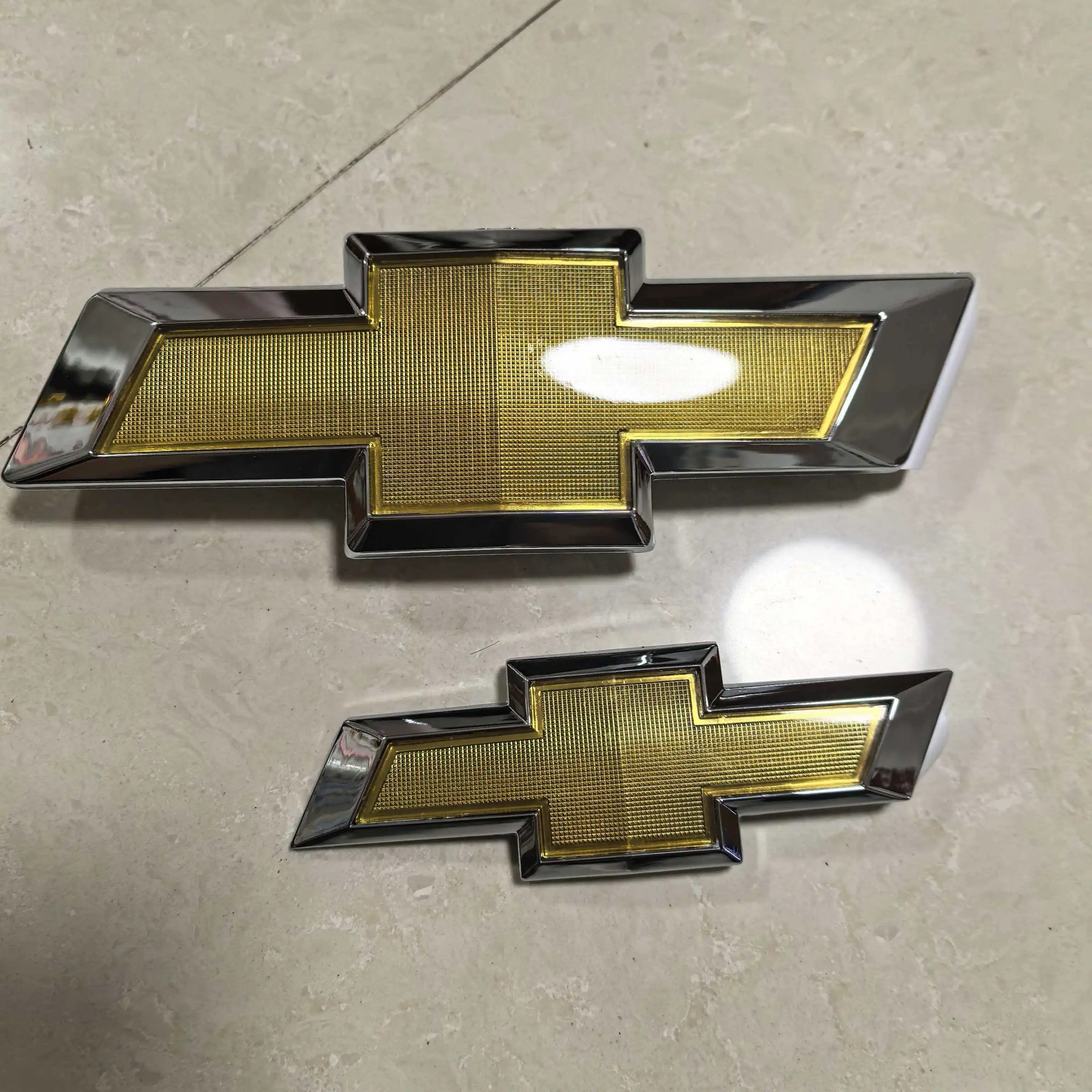 Emblema de Chevrolet Captiva 2012-2017, Emblema frontal de la parrilla Captiva, Emblema trasero de la puerta del maletero con lazo de bronce