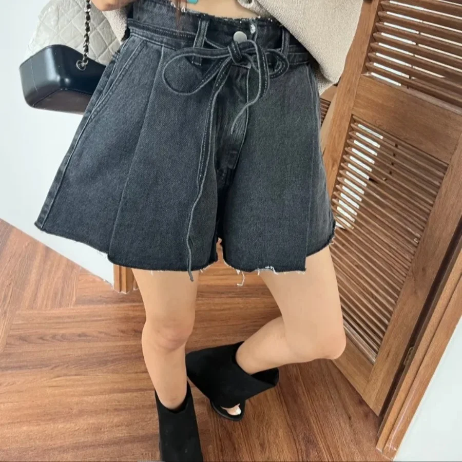 

Fashionable High Waist Pleated Denim Shorts with Buckle And Frayed Hem Korean Style Casual Wear for Women Summer 2026