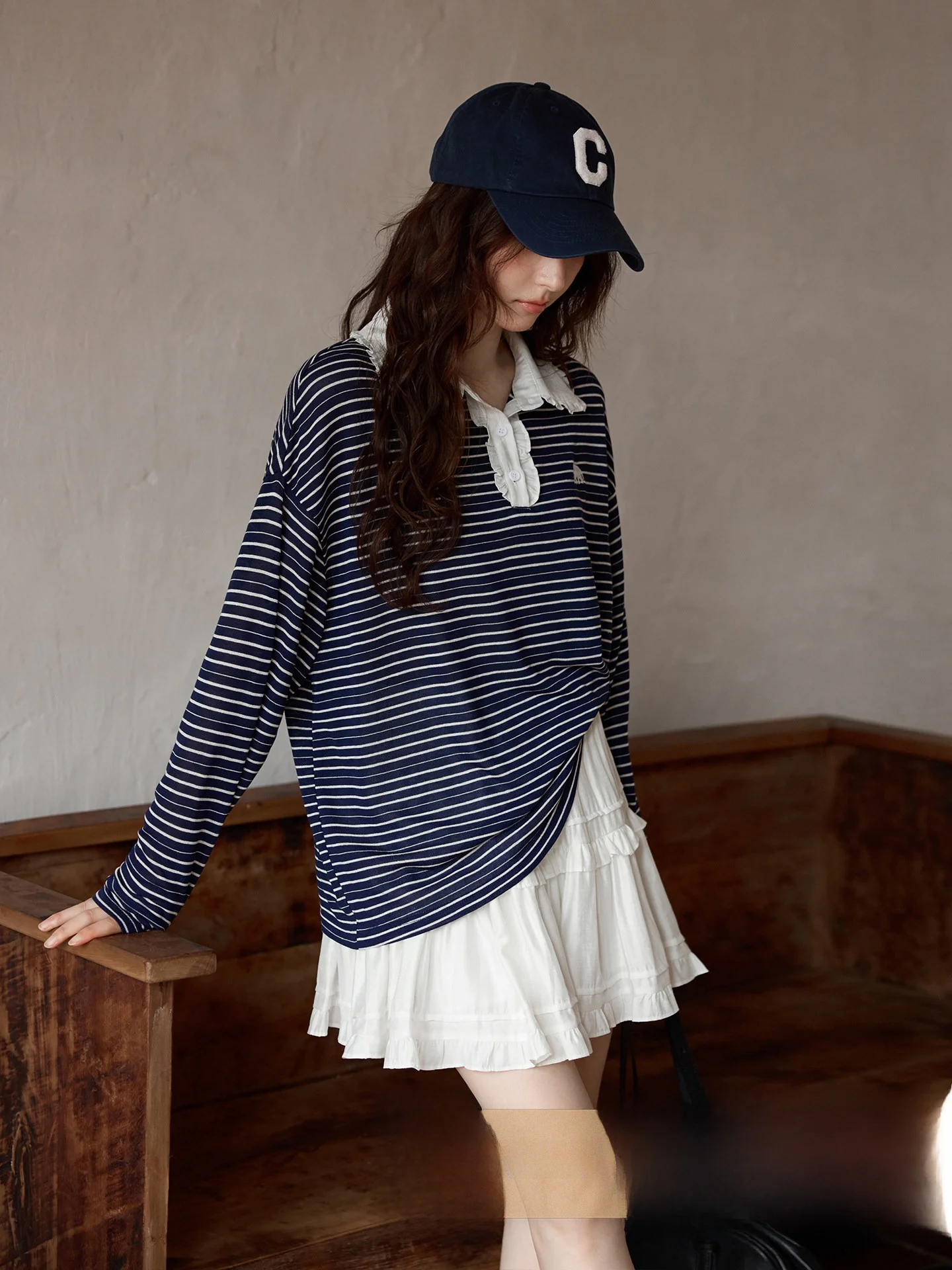 

Уникальный женский комплект из полосатой футболки с длинным рукавом и юбки, весна 2026: элегантный повседневный наряд в корейском стиле для миниатюрных.