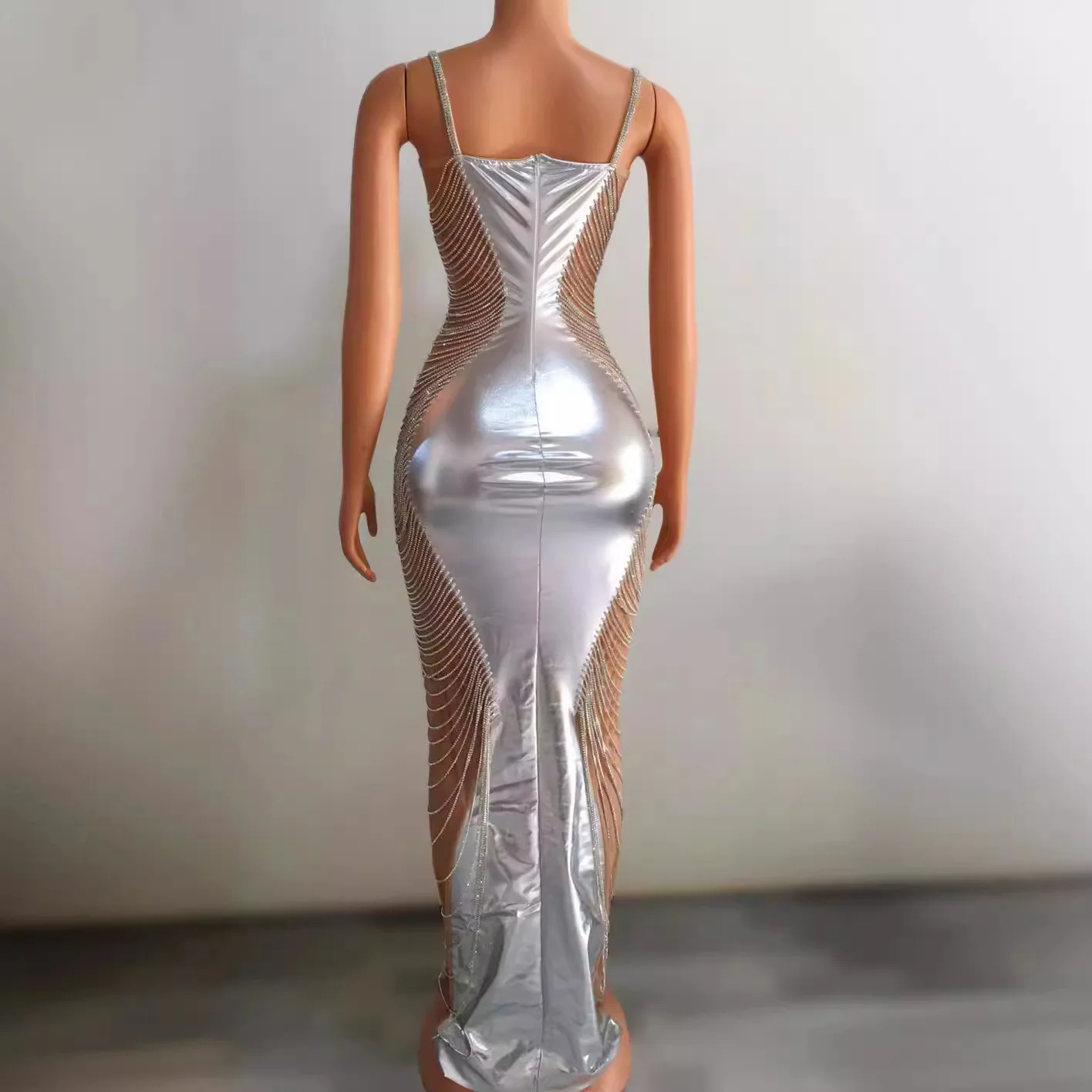 Robe longue de soirée et de bal pour femmes, argent brillant, Sexy, bretelles, sans manches, avec frange de diamant, robes à col en v profond