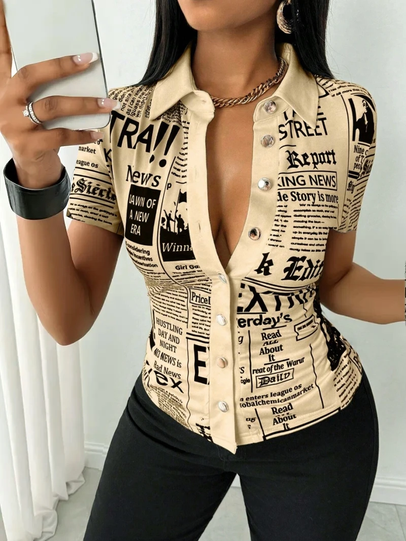 Camisa de mujer con cuello en V y un solo pecho con estampado de periódico a la moda de verano para mujer