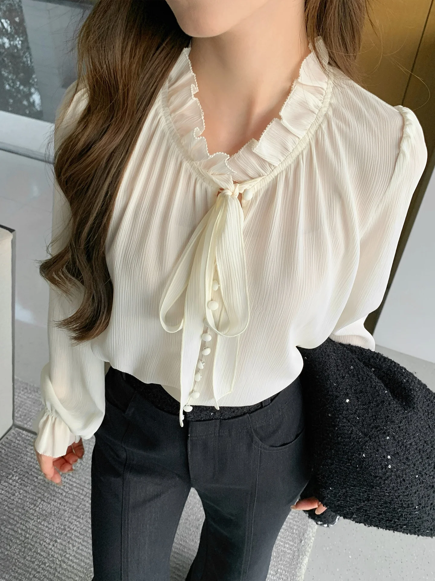 

Edinburgh Diary Small Size Old Money Sle Beige V-ne irt Women's Spring oulder Length Sve Blouse Floral Lace Hem