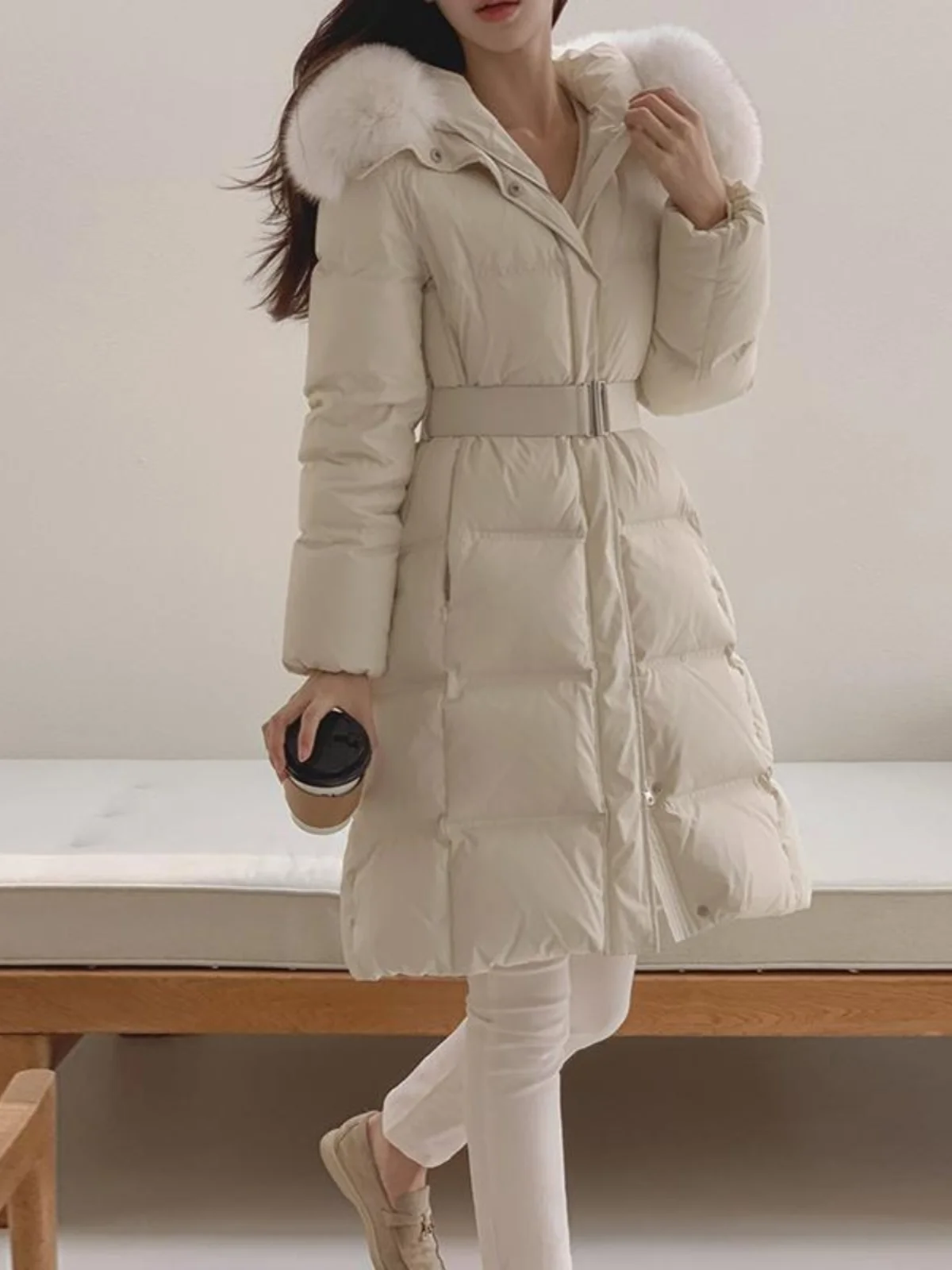 Cappotto da donna di media lunghezza bianco Du down Jaet inverno 2024 collo di pelliccia slim fit con cintura cappotto con cappuccio coreano Sle Commute Faion