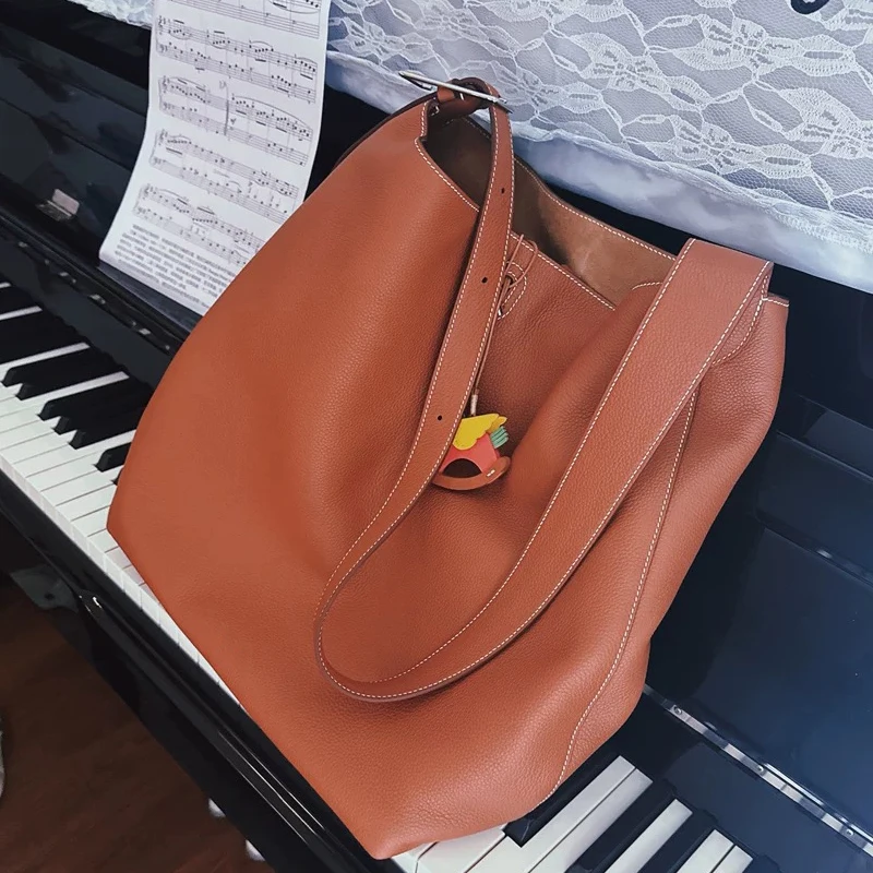 

Classic Large Capacity Bucket Bags For Women Luxury Designer Handbags Purses 2025 New In PU With Inner Pocket Underarm Shoulder