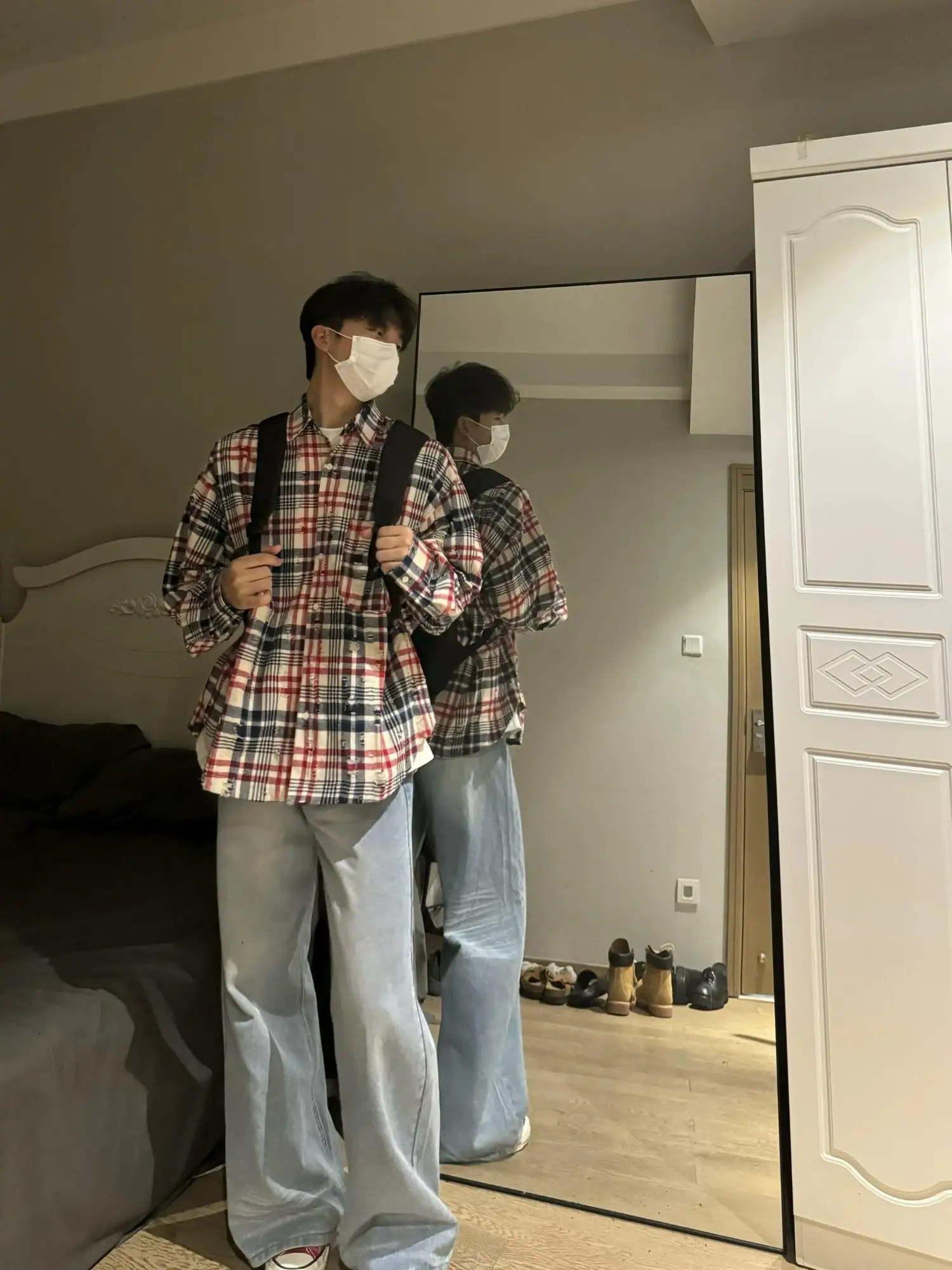 

Retro Korean Design Color Blo Long Sve irt Men's Loose Fit Autumn Casual Plaid irt Jaet Hole Design Faionable
