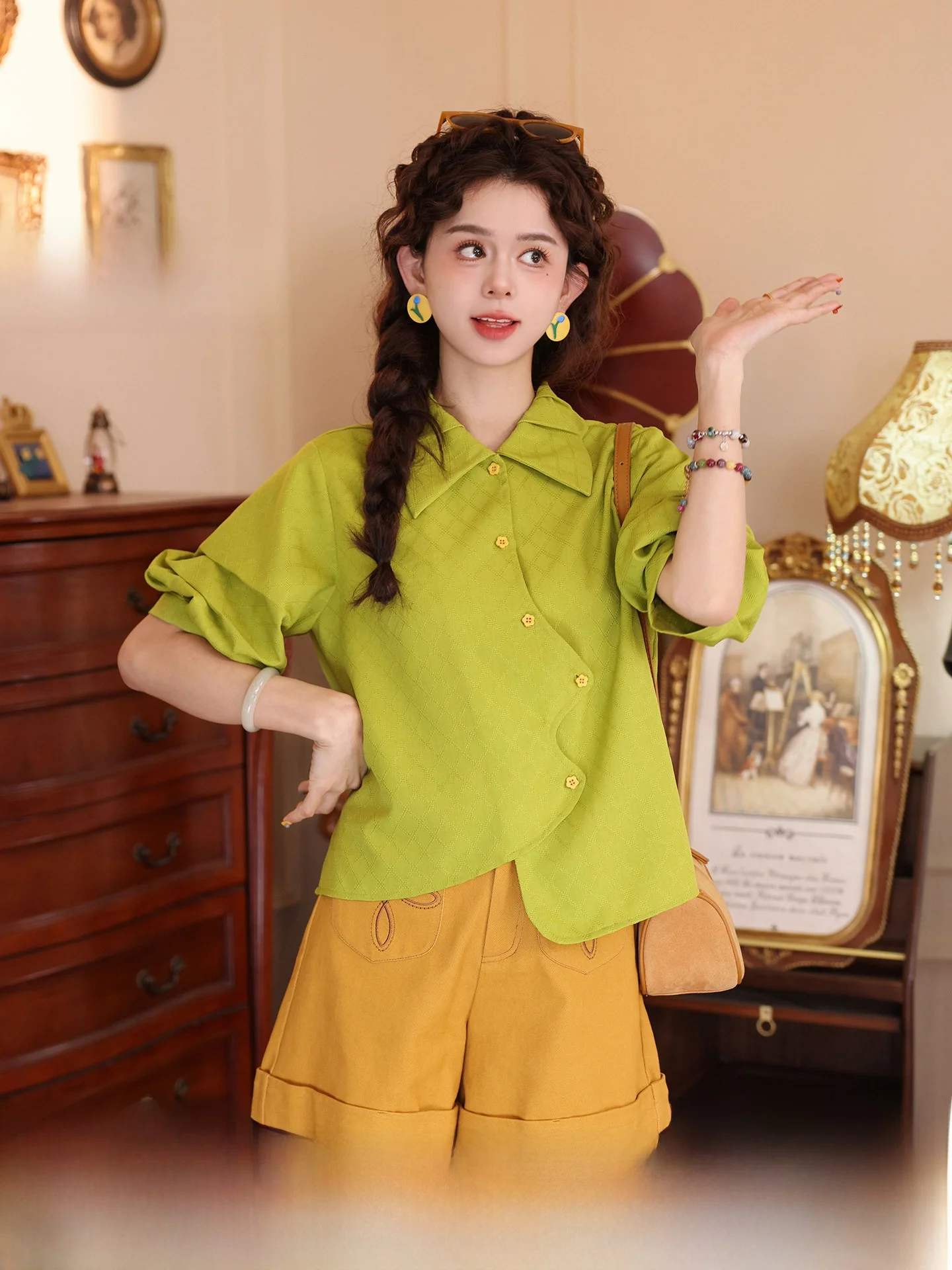 

Женская футболка Jie Chen с коротким рукавом, новинка 2026 года, универсальная, в малых партиях, с асимметричным дизайном, из полиэстера, свободного кроя, винтажная.