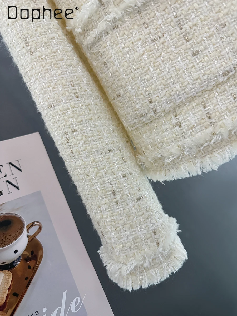 Cappotto corto in tweed da socialite di lusso leggero bianco sporco per donna Cappotto invernale allentato monopetto con nappa moda elegante girocollo