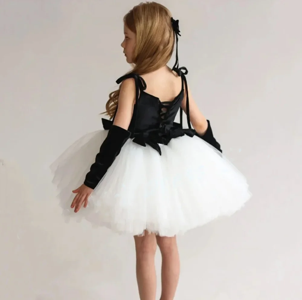 

Customized Black White Flower Girl Dresses For Wedding Velvet Puffy Sleeveless Cute Kids Formal Occasion Birthday Party Gown