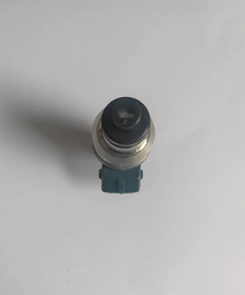 4 قطعة قطع غيار السيارات الوقود لميتسوبيشي كولت V CJ CP 1.5 16 فولت OE رقم. :MDH145,INP-068