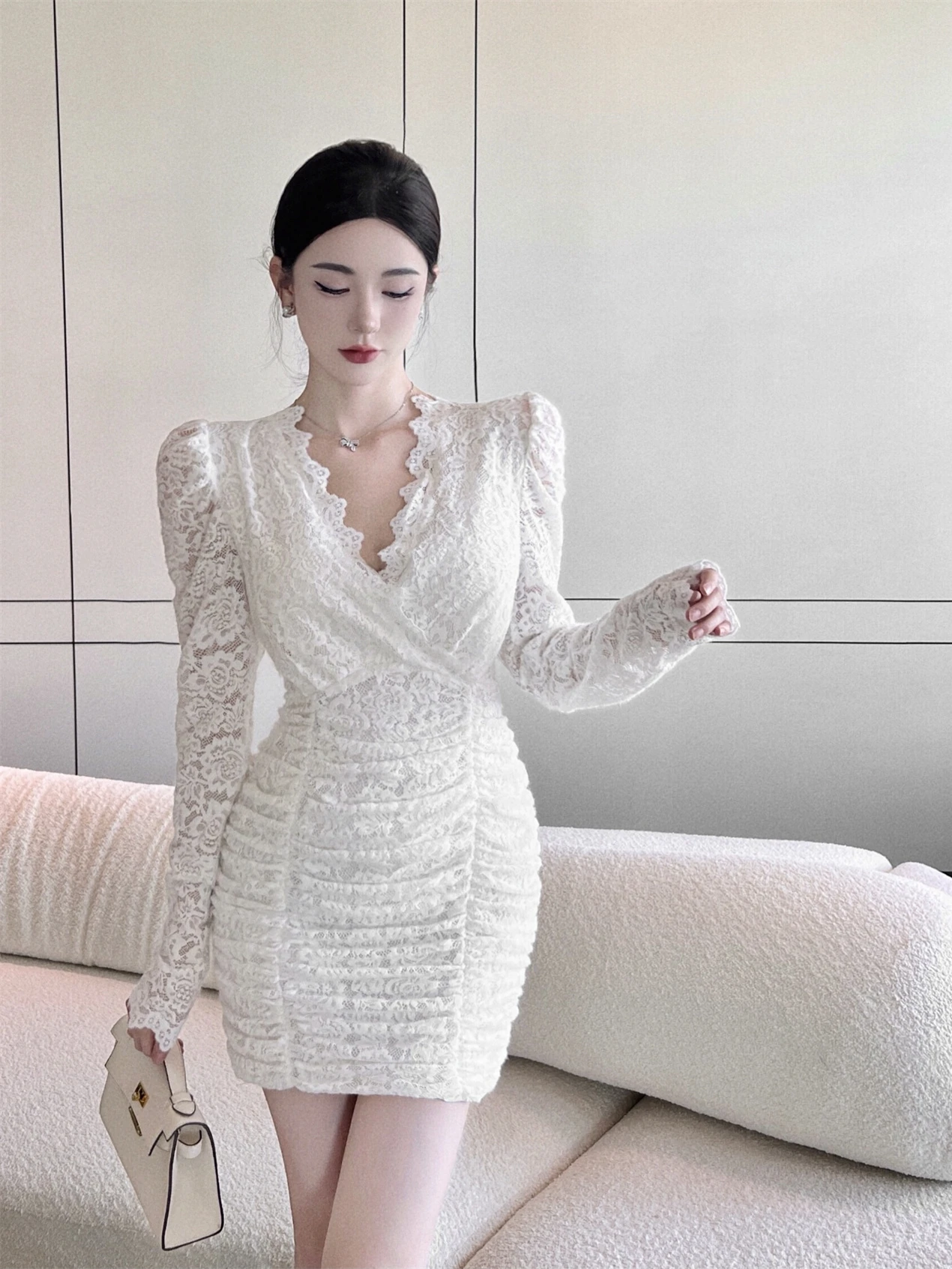 กระโปรงทรงบอดี้คอนเอวสูงแบบเกาหลี ผ้าลูกไม้ไขว้ คอวี แขนพอง จีบระบาย ช่วยพรางหุ่น รุ่น Dr ort Skirt