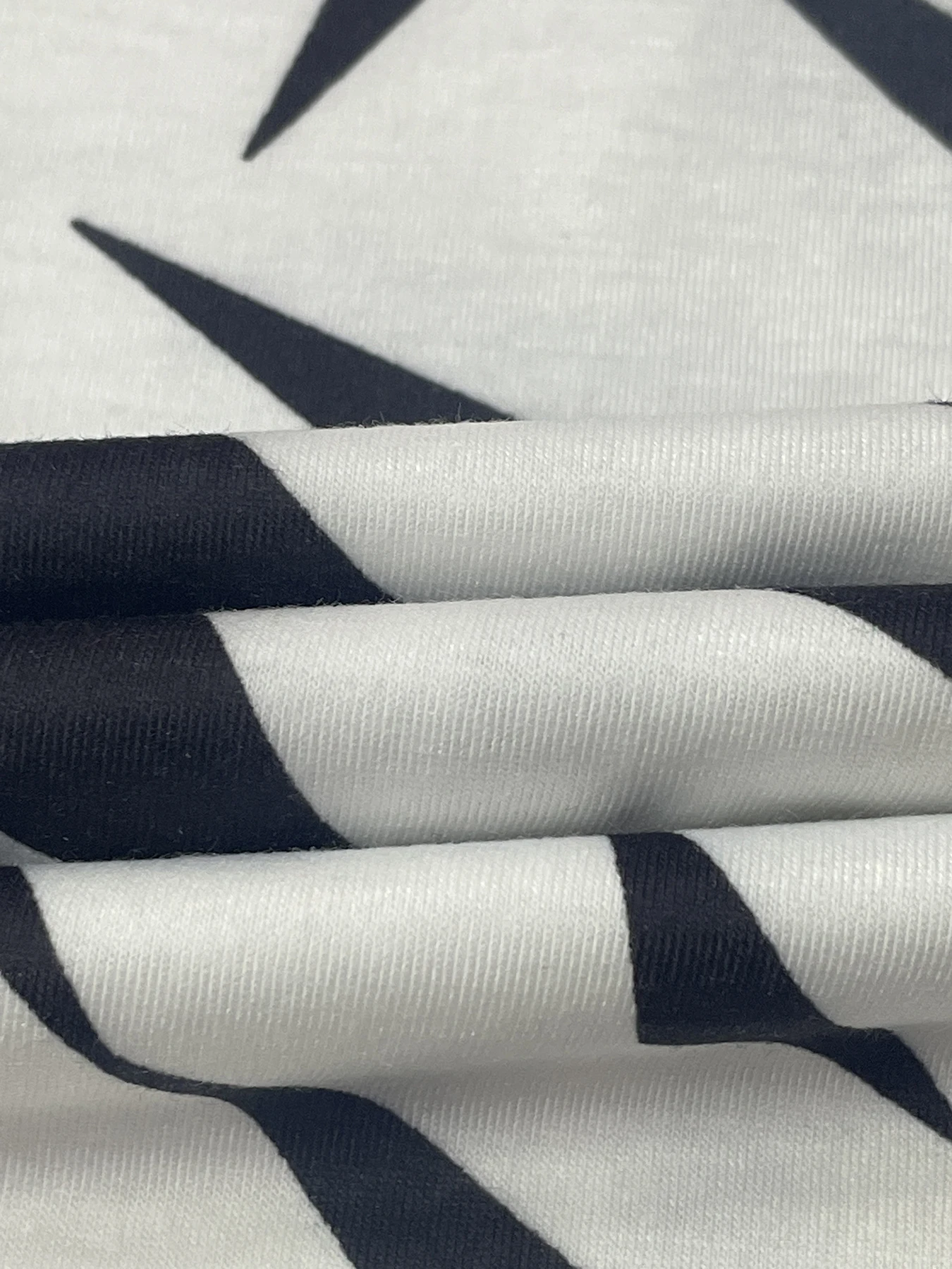 Spring and Summer New Elegant Women's Fashion Design Black and White Graphic Print Dress, Elegant Slim-Fit Strapless Dress with Hollow Back